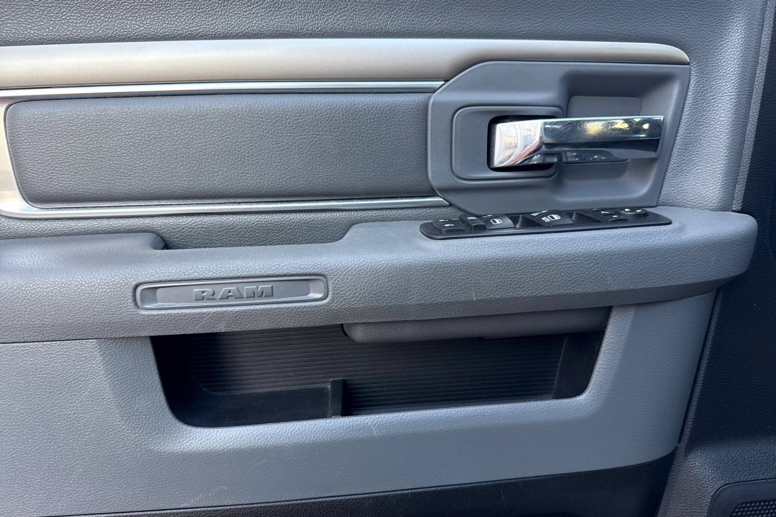Used 2017 RAM 3500 Big Horn w/ Sport Appearance Group AWD/4WD image 11