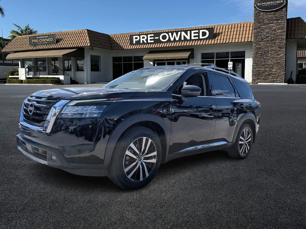 Used 2023 Nissan Pathfinder Platinum w/ Cargo Package image 3