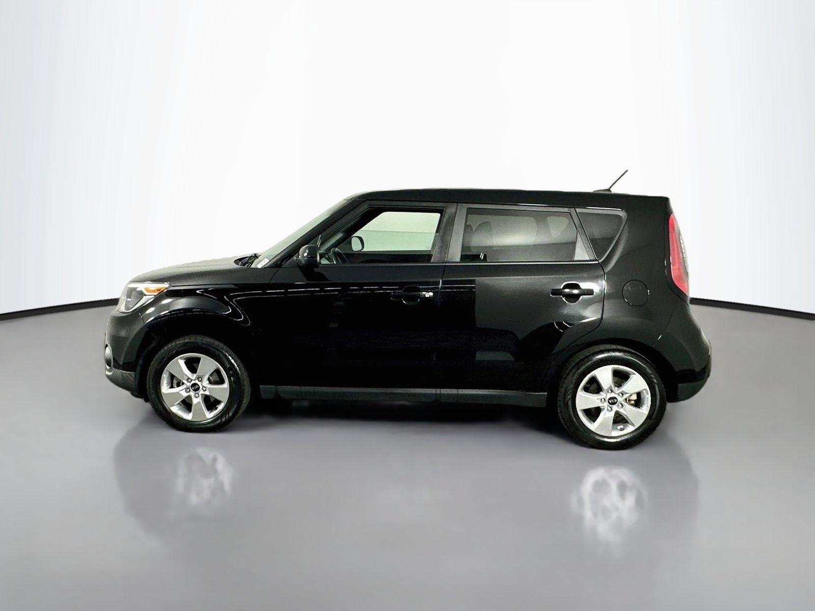 Used 2019 Kia Soul FWD image 4