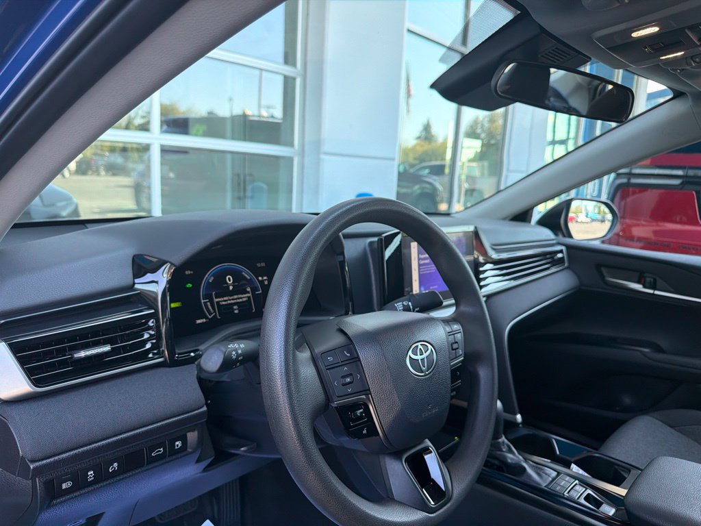 Used 2025 Toyota Camry LE FWD image 10
