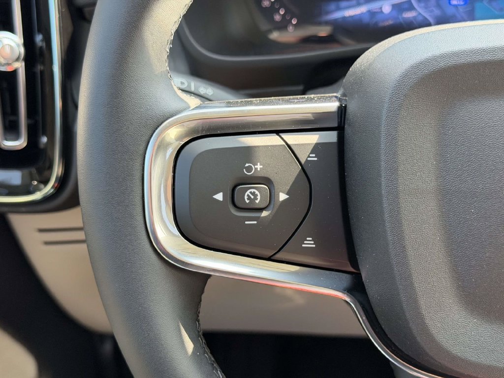 New 2026 Volvo XC40 B5 Ultra w/ Protection Package Premier AWD/4WD image 8