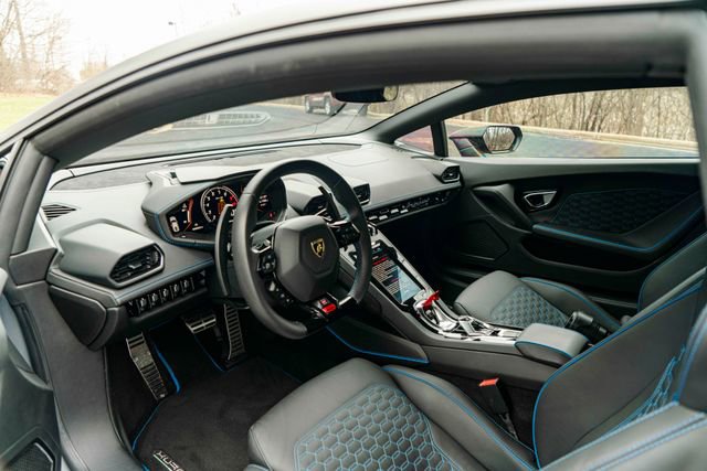 Used 2020 Lamborghini Huracan EVO image 34