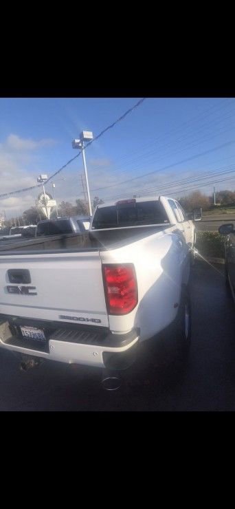 Used 2016 GMC Sierra 3500 Denali w/ Duramax Plus Package AWD/4WD image 4