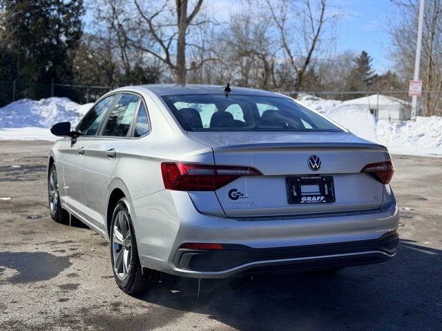 Used 2024 Volkswagen Jetta SE image 5