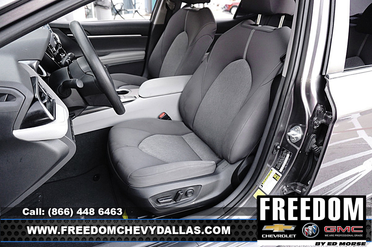 Used 2022 Toyota Camry LE image 9