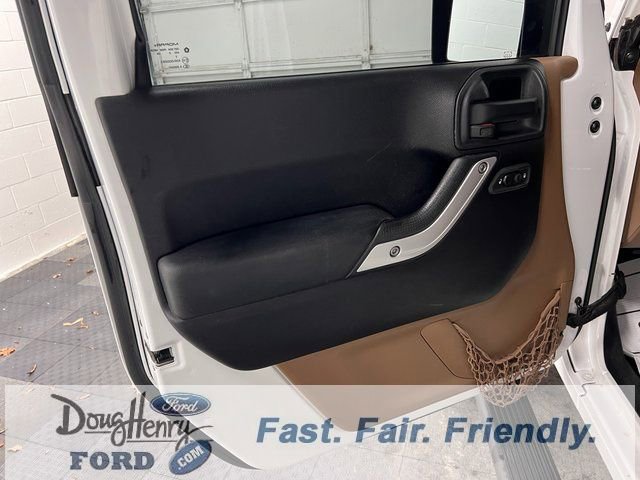 Used 2014 Jeep Wrangler Unlimited Sahara w/ Dual Top Group image 25