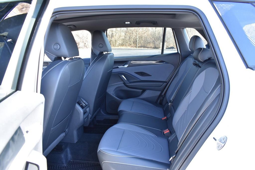 Used 2025 Volkswagen Tiguan SE R-Line image 27
