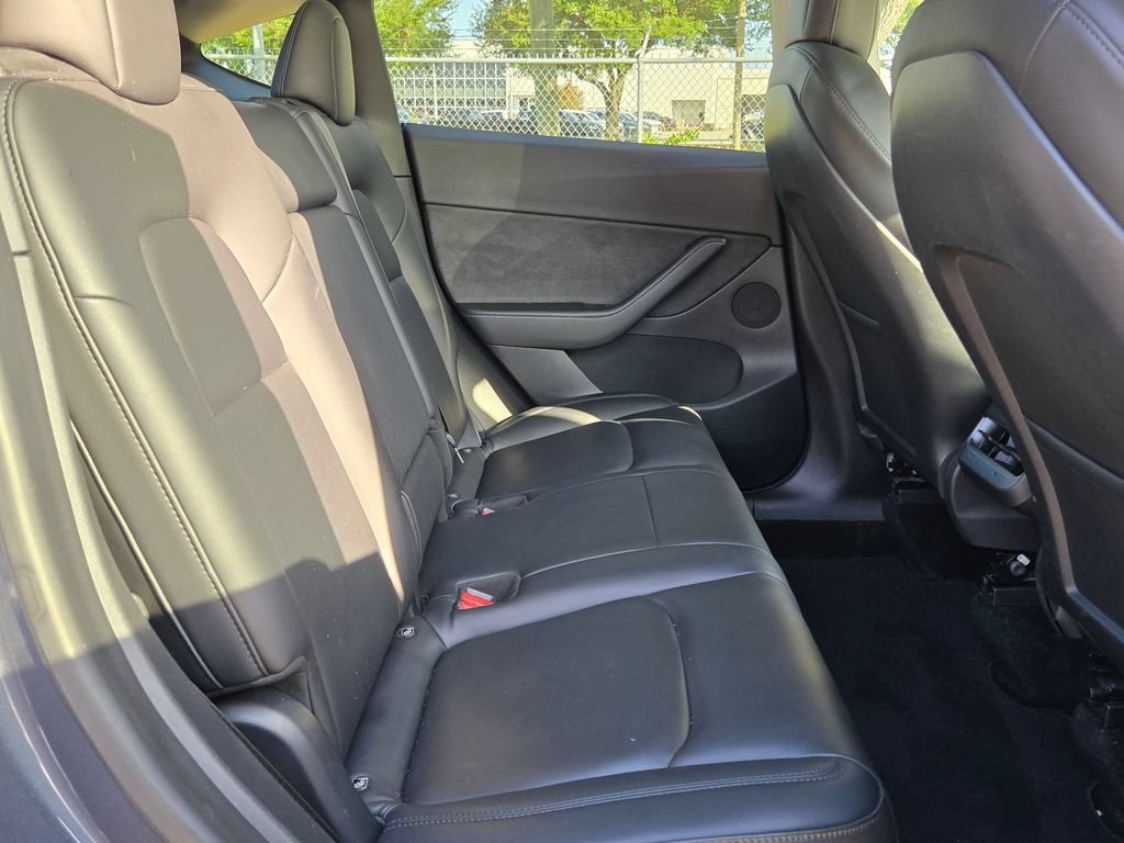 Used 2021 Tesla Model Y Long Range AWD/4WD image 26