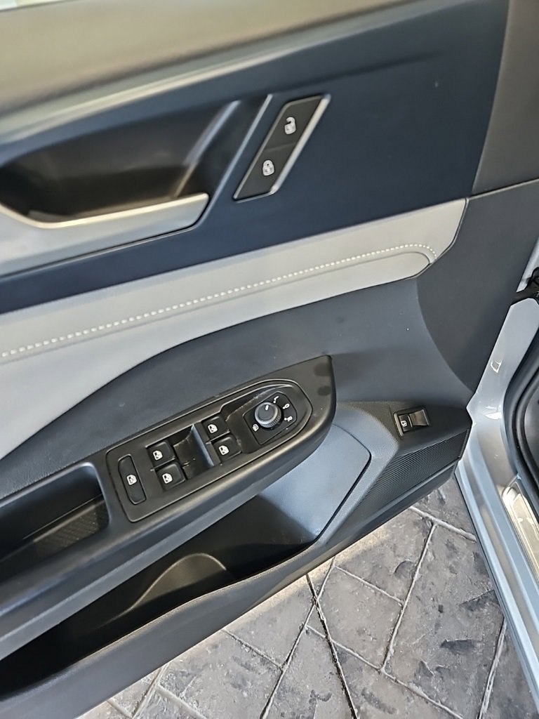 Used 2024 Volkswagen Taos SE image 25