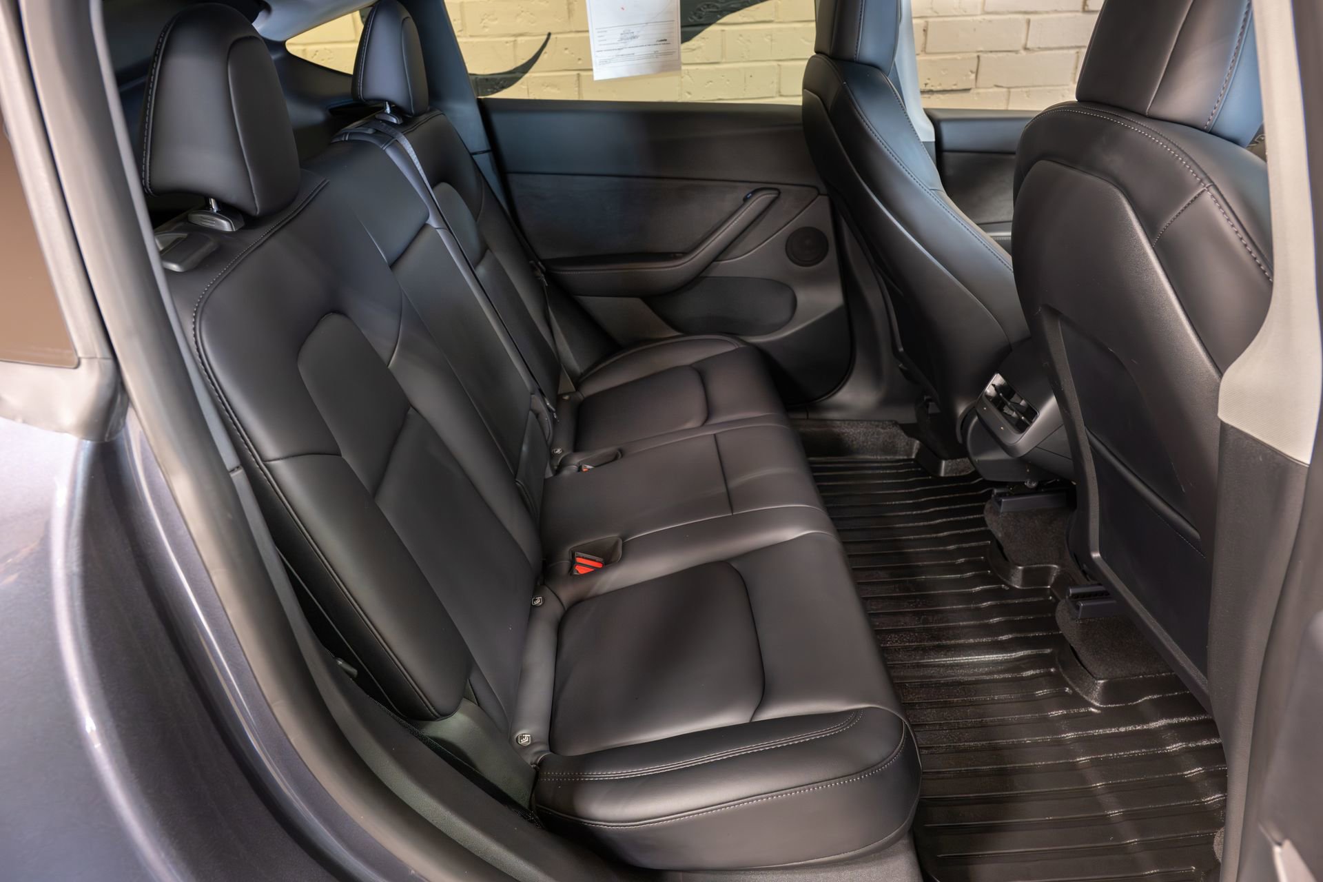 Used 2022 Tesla Model Y Long Range image 12