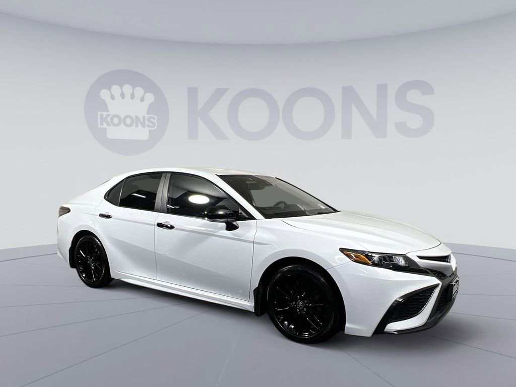 Used 2021 Toyota Camry SE w/ Convenience Package FWD image 2