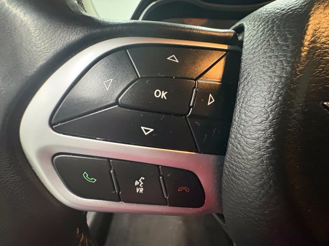 Used 2018 Chrysler 300 Limited AWD/4WD image 15