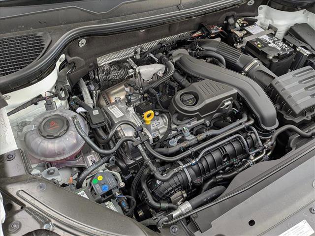 New 2025 Volkswagen Taos SE image 17