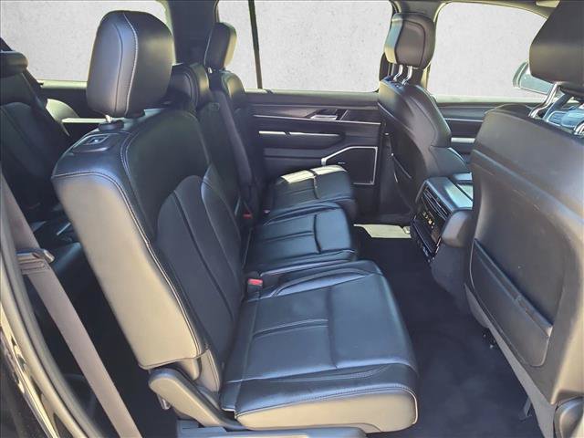 Used 2024 Jeep Wagoneer L Series II AWD/4WD image 20