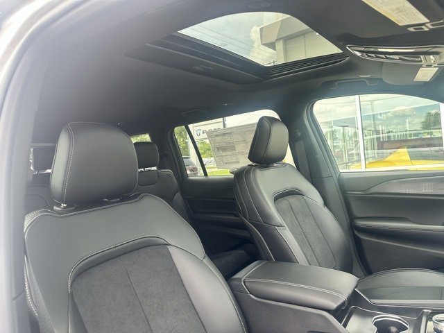 New 2025 Jeep Grand Cherokee L Altitude image 14