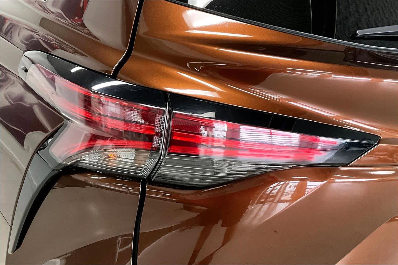 Used 2022 Toyota Sienna XLE image 30