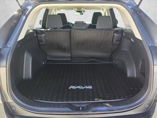 Used 2020 Toyota RAV4 LE image 6