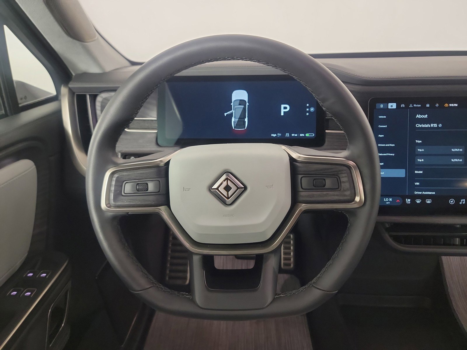 Used 2024 Rivian R1S Adventure AWD/4WD image 28