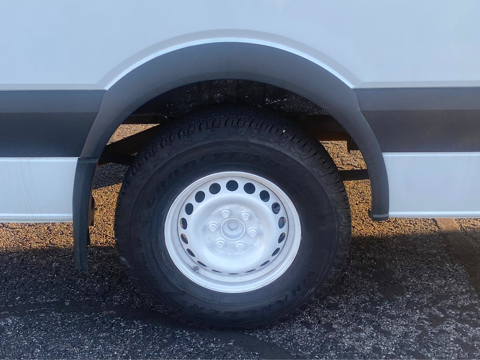 Used 2015 Freightliner Sprinter 2500 RWD image 32