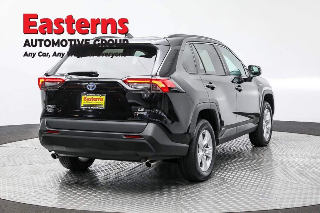 Used 2021 Toyota RAV4 LE image 5