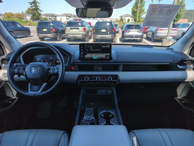 Certified 2025 Honda Pilot Elite image 13