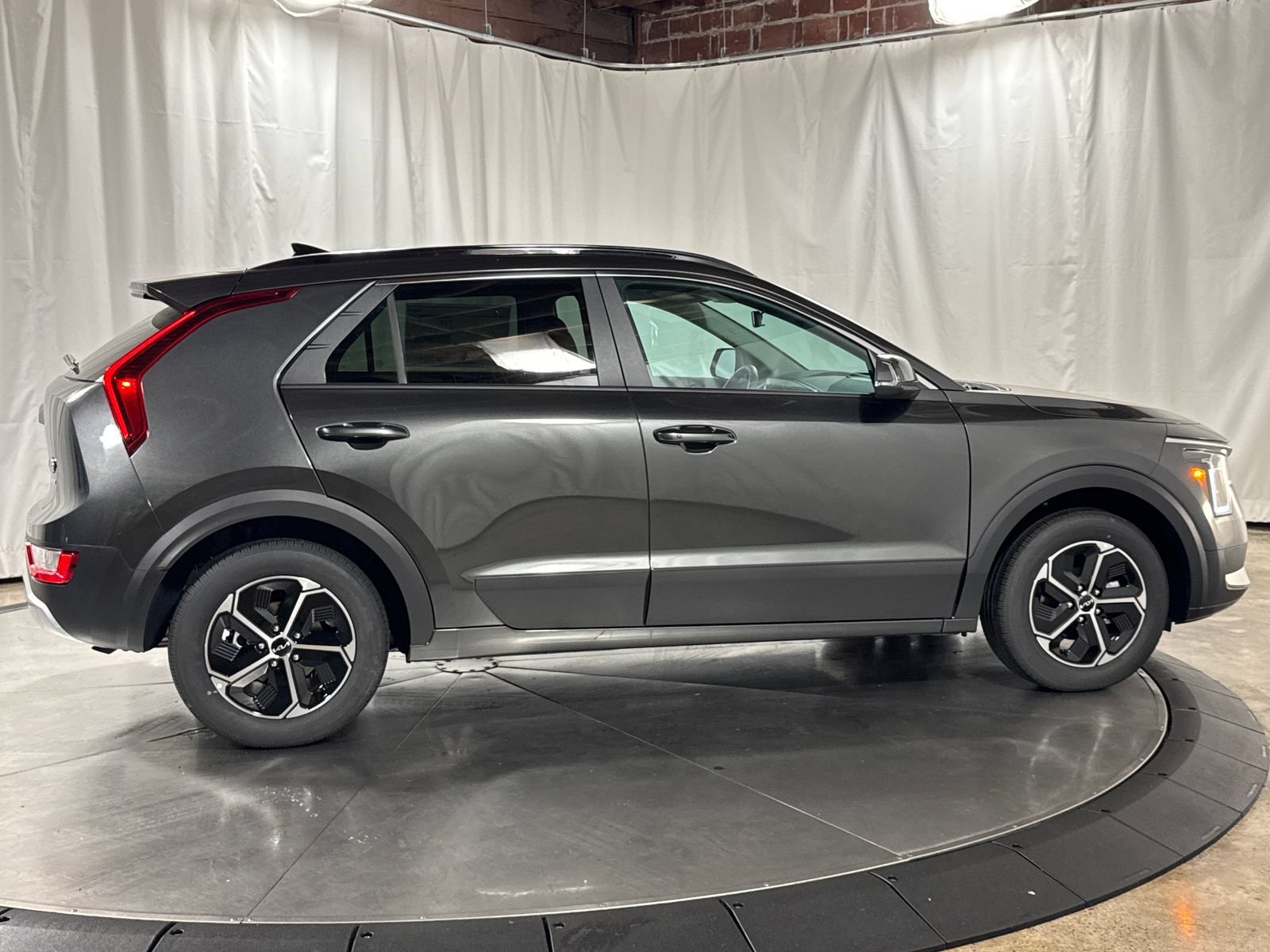 New 2026 Kia Niro EX FWD image 2