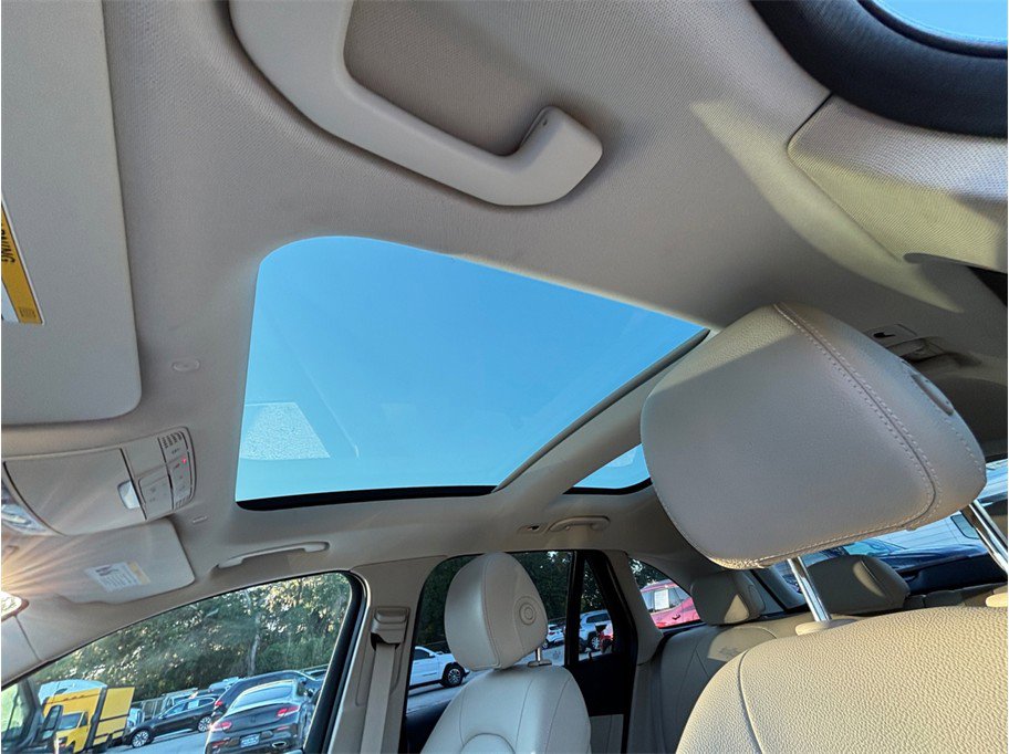 Used 2020 Mercedes-Benz GLC 300 4MATIC w/ Multimedia Package image 37