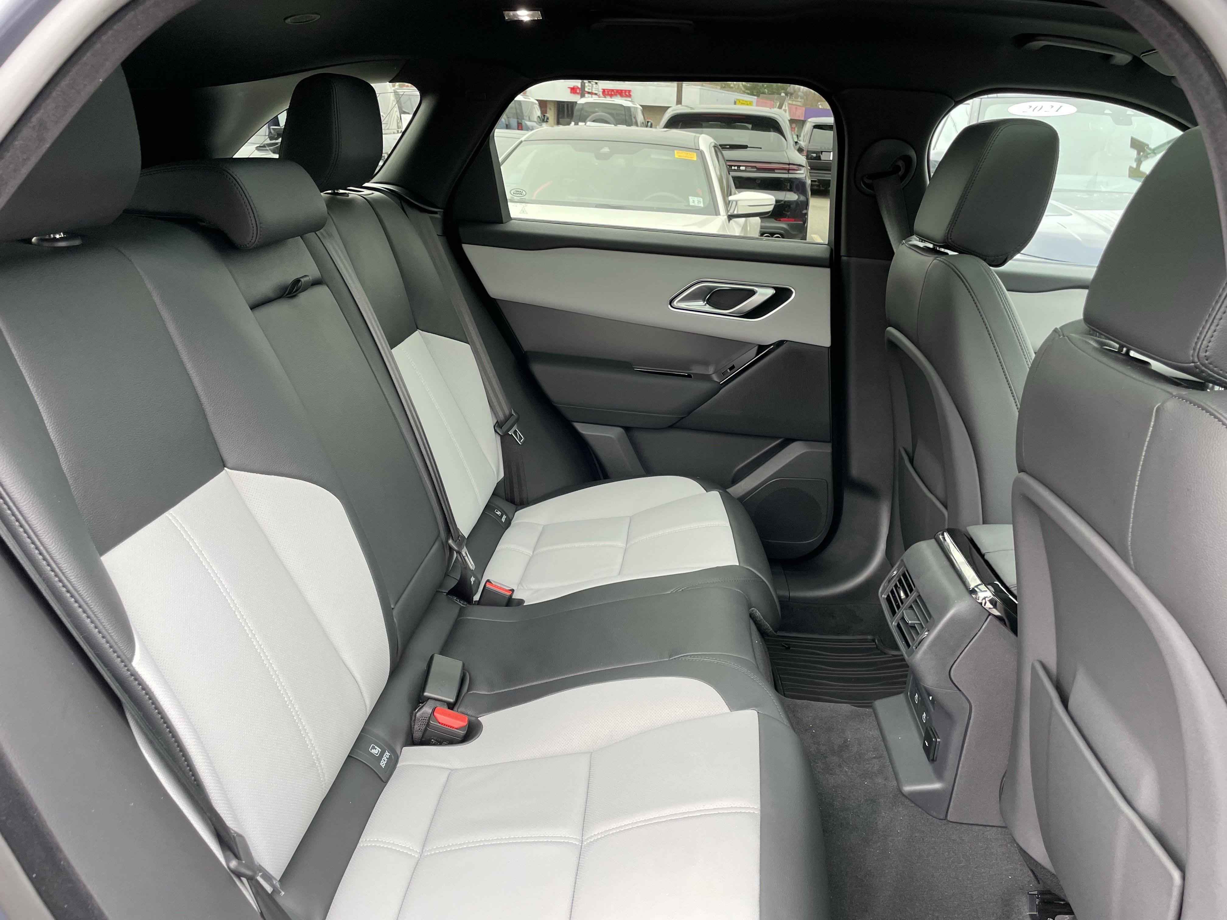 New 2026 Land Rover Range Rover Velar Dynamic SE image 31