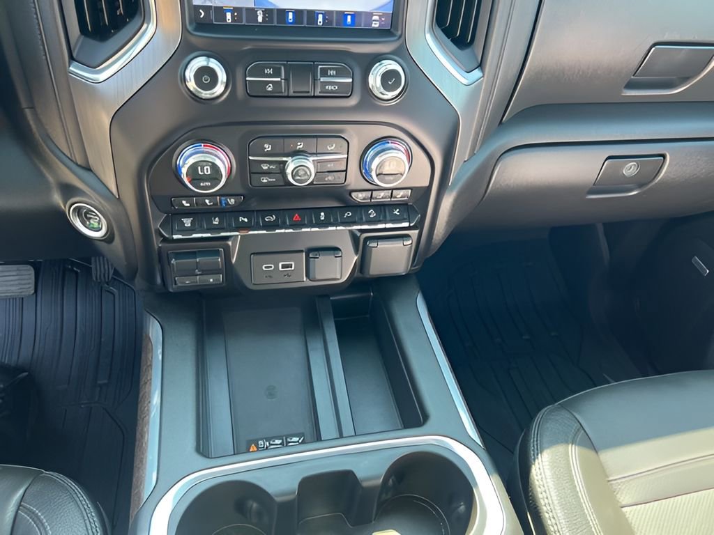 Used 2023 GMC Sierra 3500 Denali w/ Denali Ultimate Package AWD/4WD image 17