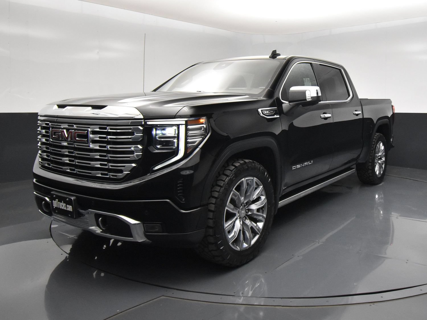 Used 2022 GMC Sierra 1500 Denali w/ Denali Reserve Package AWD/4WD image 2