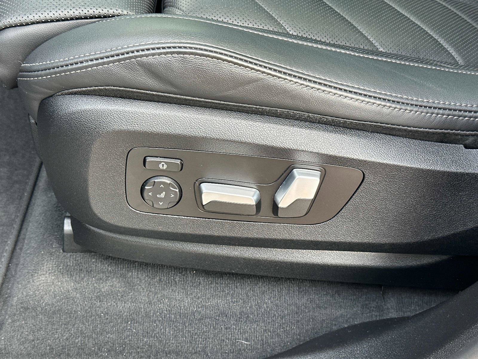 Used 2024 BMW X5 xDrive40i w/ Premium Package image 19