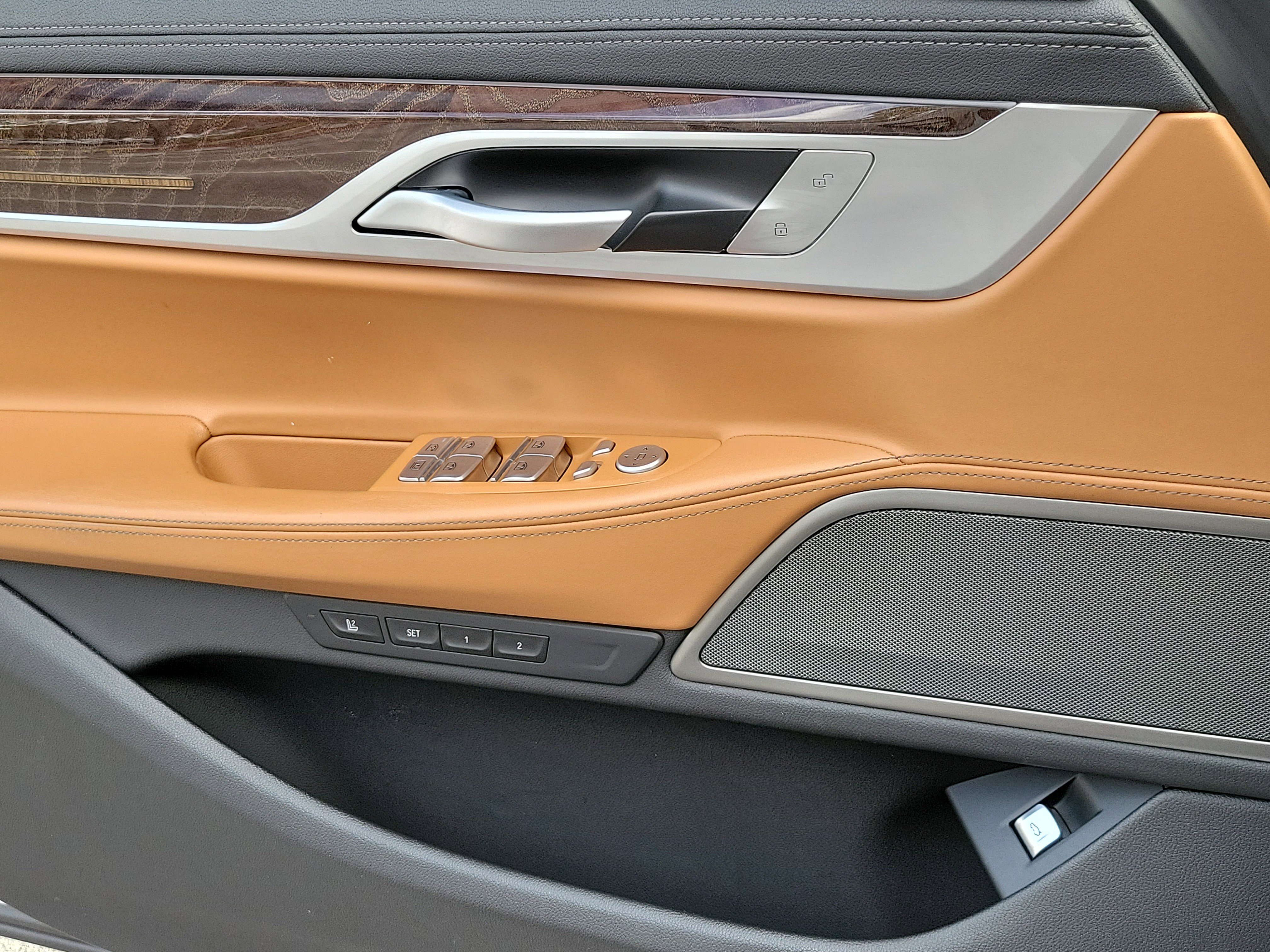 Used 2022 BMW 750i xDrive w/ M Sport Package image 18