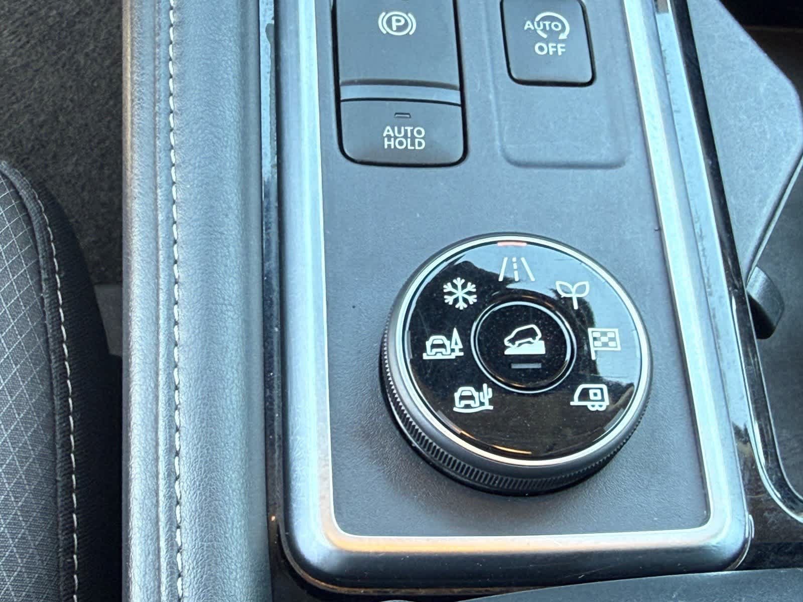 Used 2024 Nissan Pathfinder SV AWD/4WD image 23