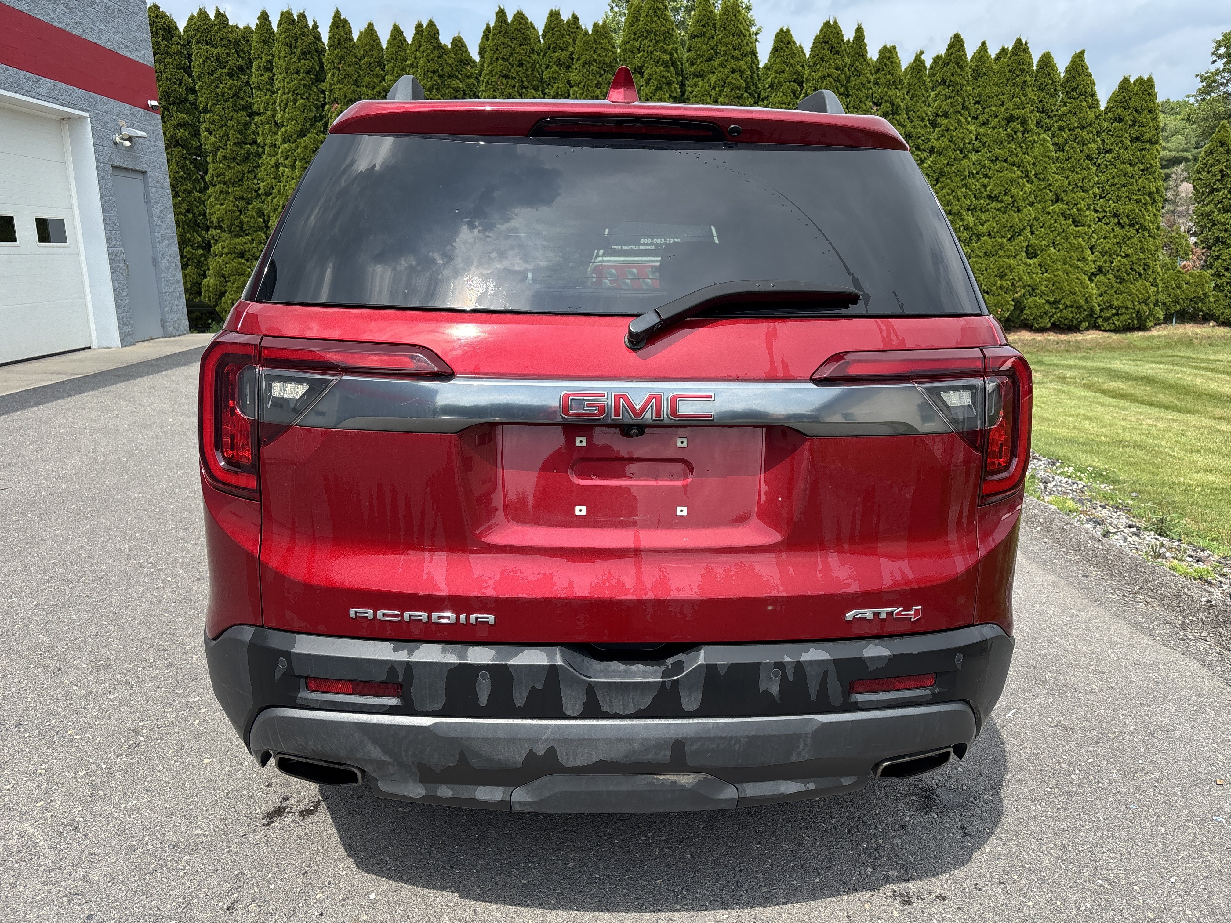 Used 2022 GMC Acadia AT4 w/ Technology Package AWD/4WD image 4