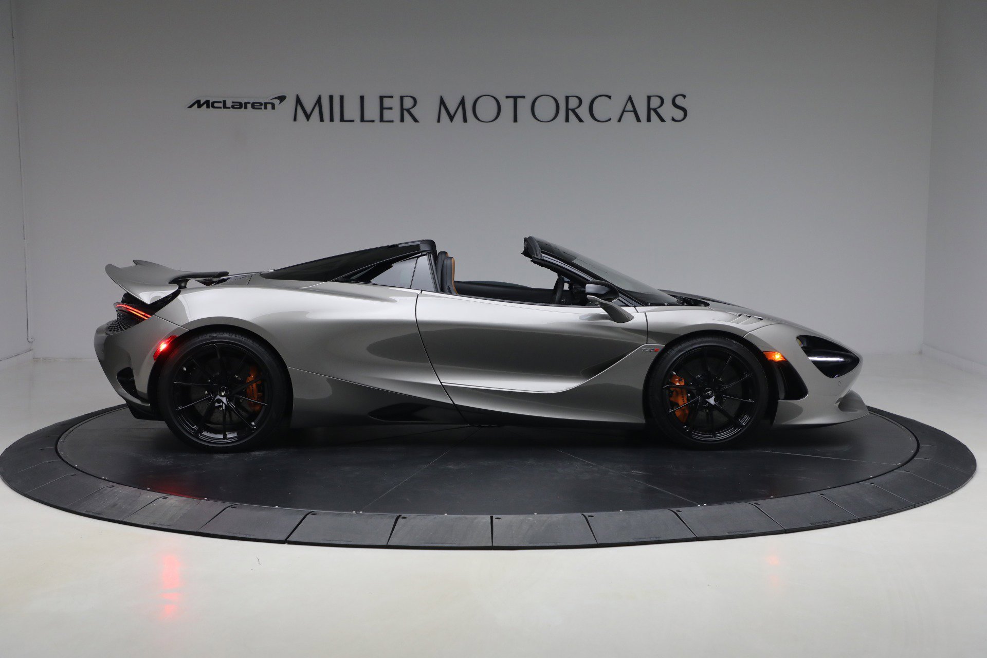 Used 2025 McLaren 750S Spider image 9