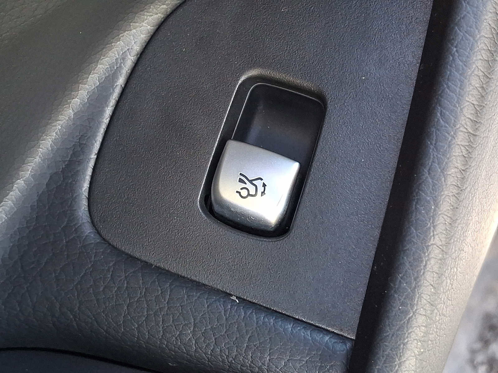 Certified 2022 Mercedes-Benz E 350 4MATIC Sedan image 24