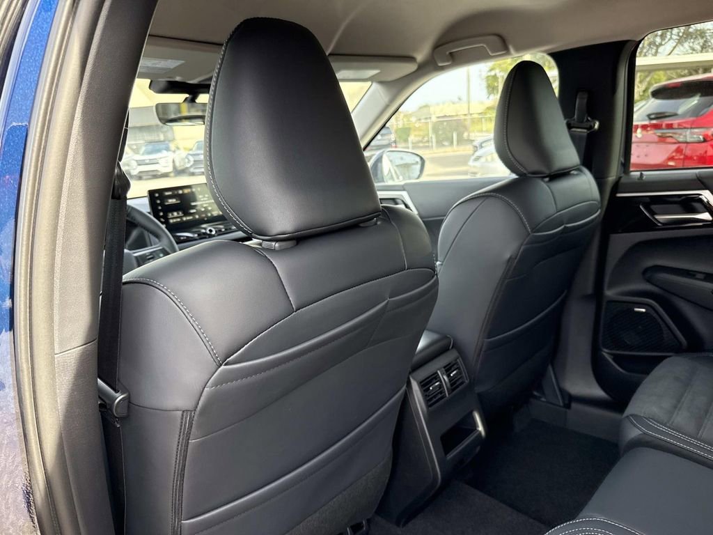 New 2026 Mitsubishi Outlander SE image 12