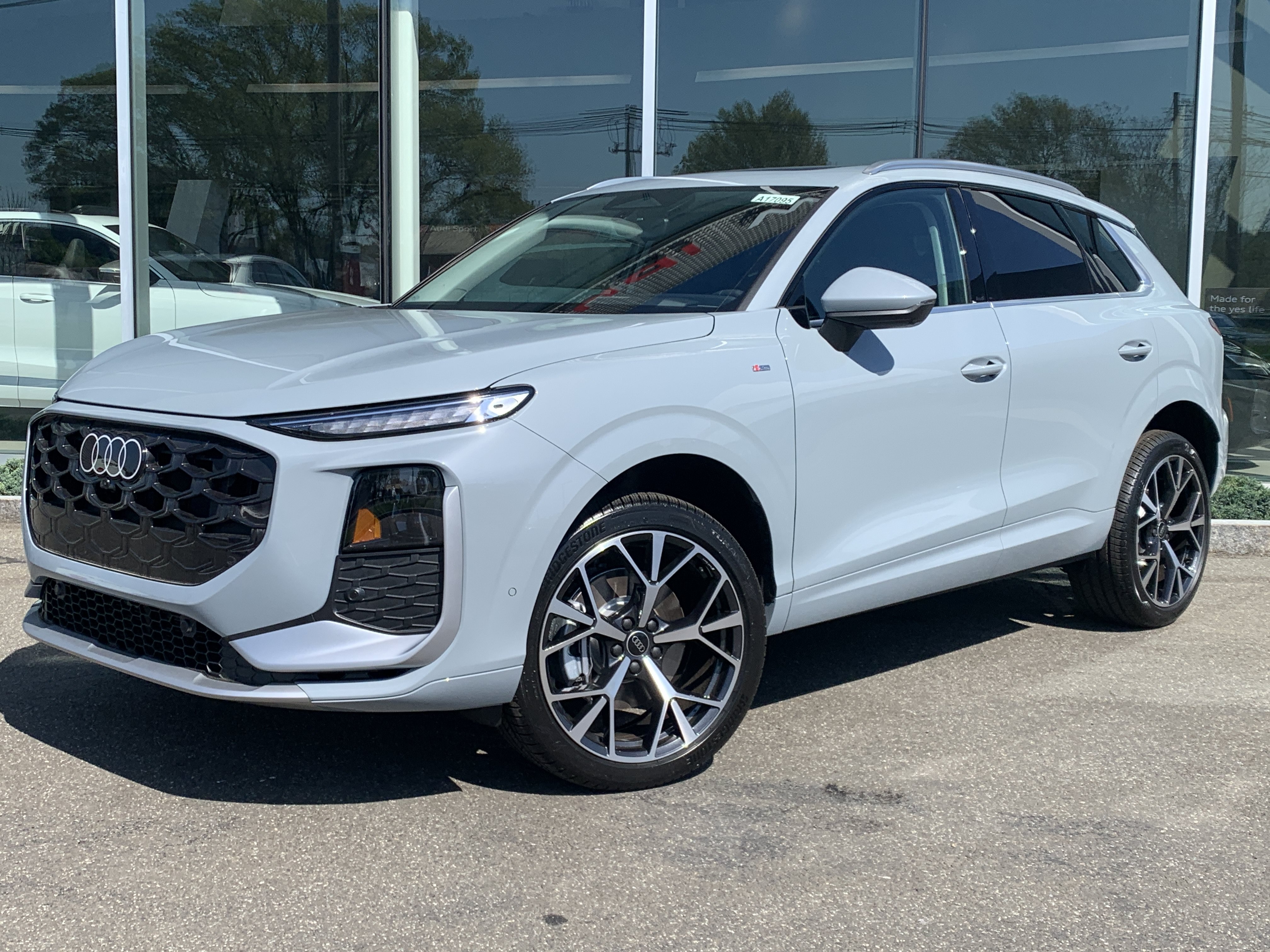 New 2026 Audi Q3 quattro 2.0T AWD/4WD image 1