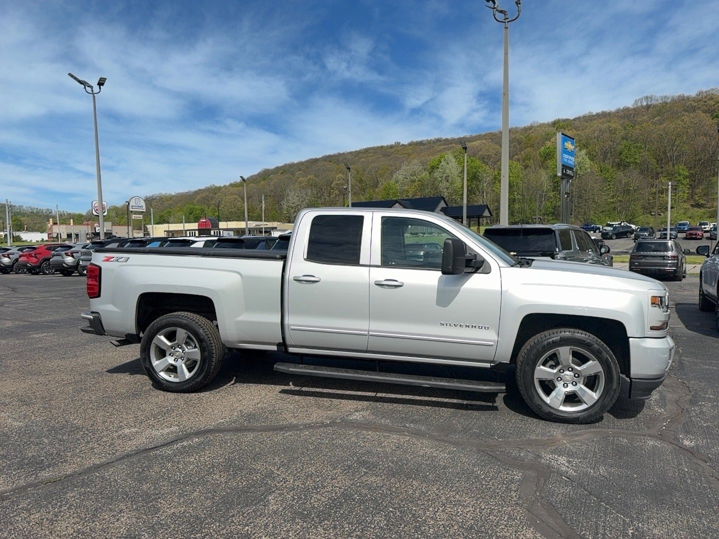 Used 2018 Chevrolet Silverado 1500 LT w/ All Star Edition AWD/4WD video 3