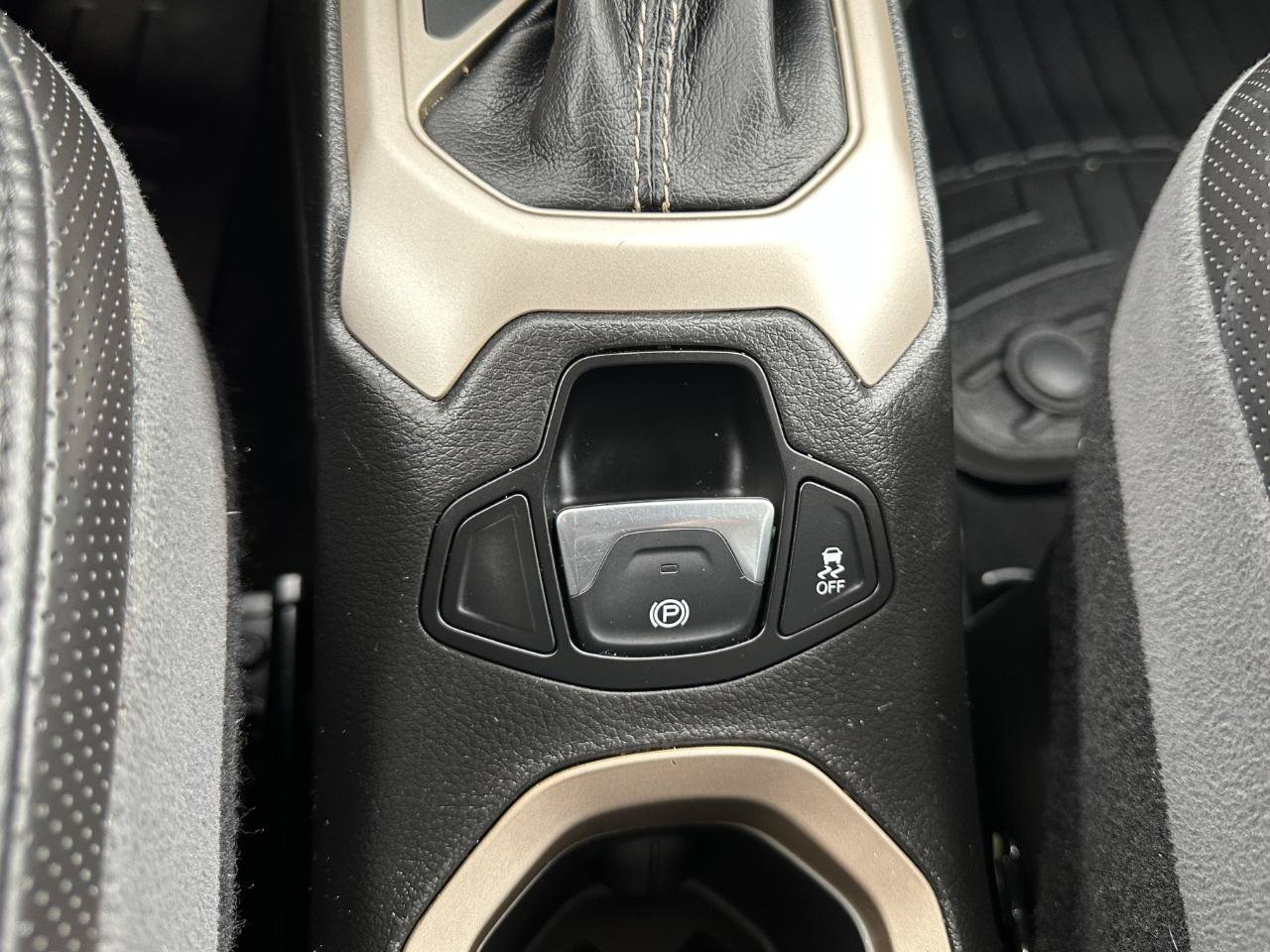 Used 2015 Jeep Renegade Limited AWD/4WD image 58