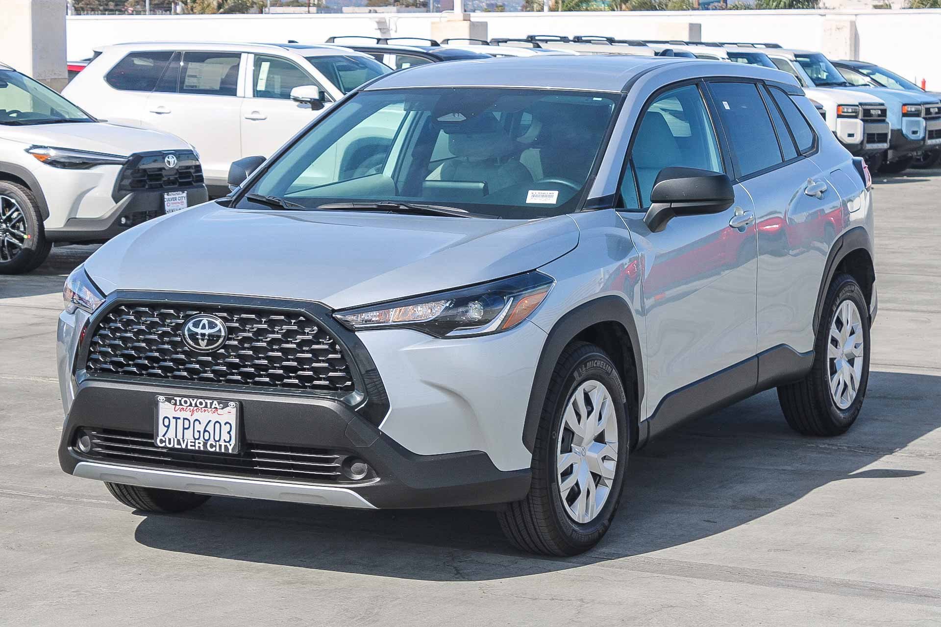 Certified 2025 Toyota Corolla Cross L FWD image 3