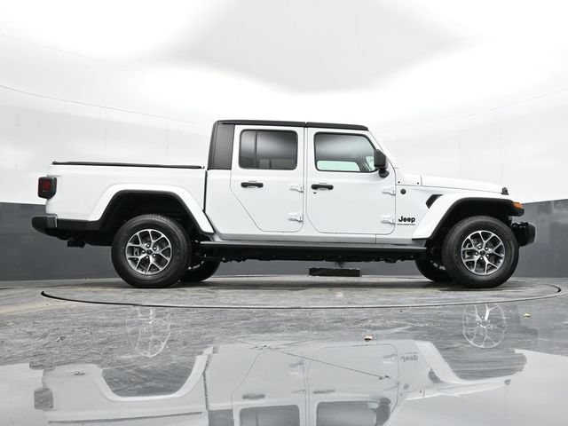 Used 2024 Jeep Gladiator Sport AWD/4WD image 39