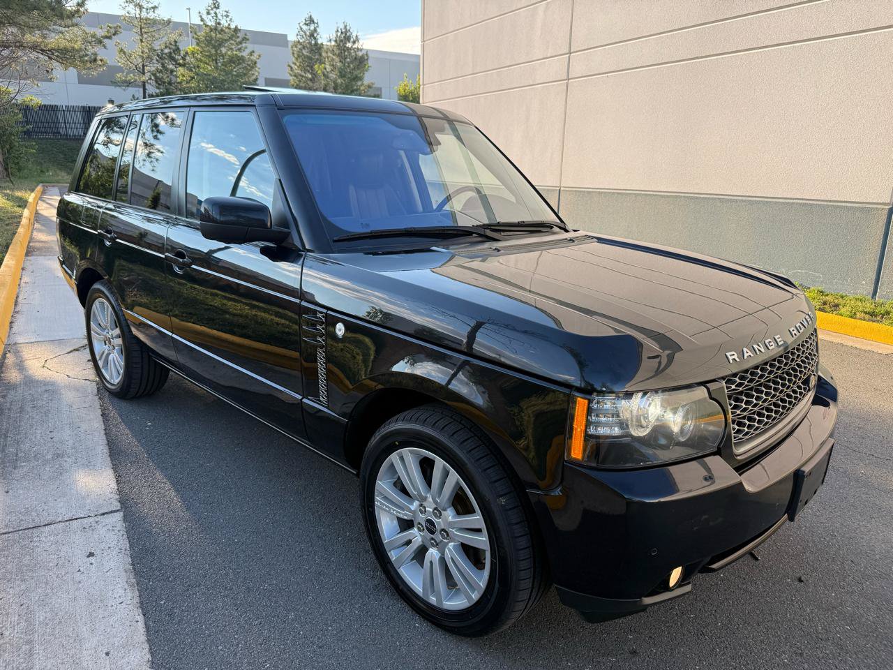 Used 2012 Land Rover Range Rover HSE LUX AWD/4WD image 24