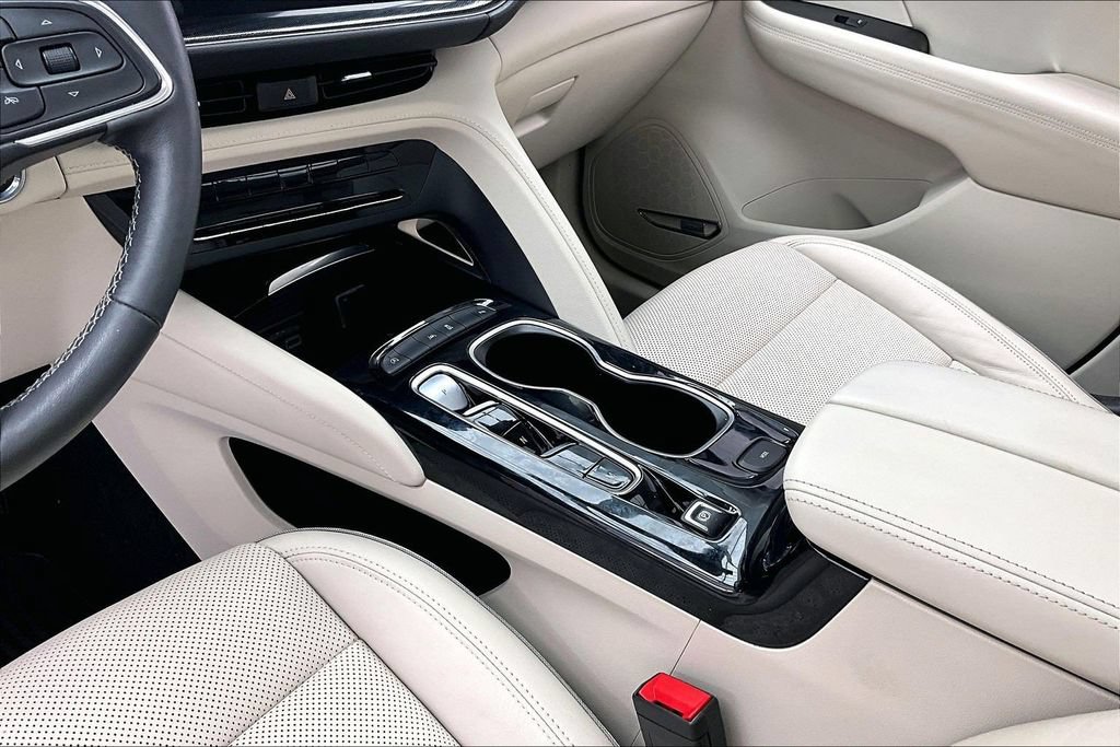 Used 2021 Buick Envision Essence w/ Technology Package I FWD image 15