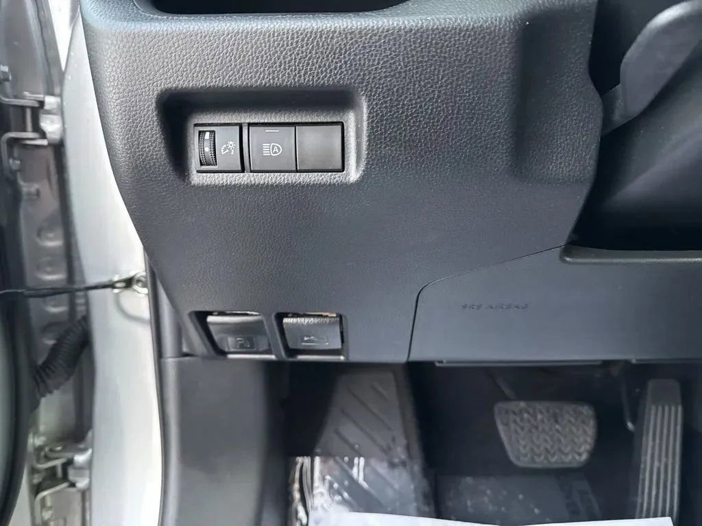 Used 2022 Toyota RAV4 LE FWD image 19