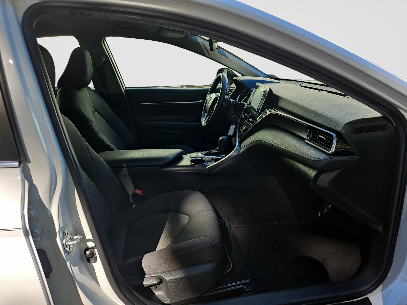 Used 2022 Toyota Camry LE FWD image 15