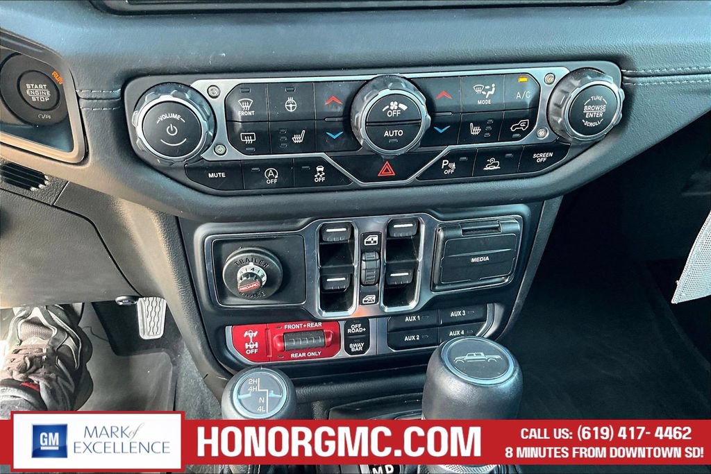 Used 2024 Jeep Gladiator Rubicon w/ Technology Group AWD/4WD image 16