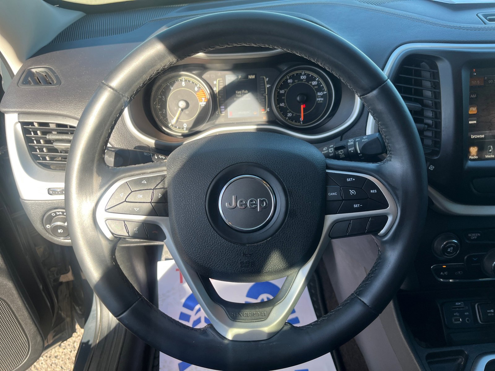 Used 2018 Jeep Cherokee Latitude Plus image 9