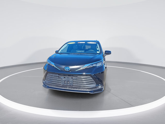 Certified 2025 Toyota Sienna XLE w/ XLE Plus Package AWD/4WD image 3