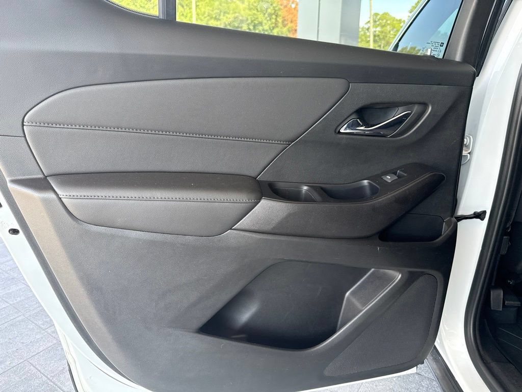 Used 2023 Chevrolet Traverse LT FWD image 47